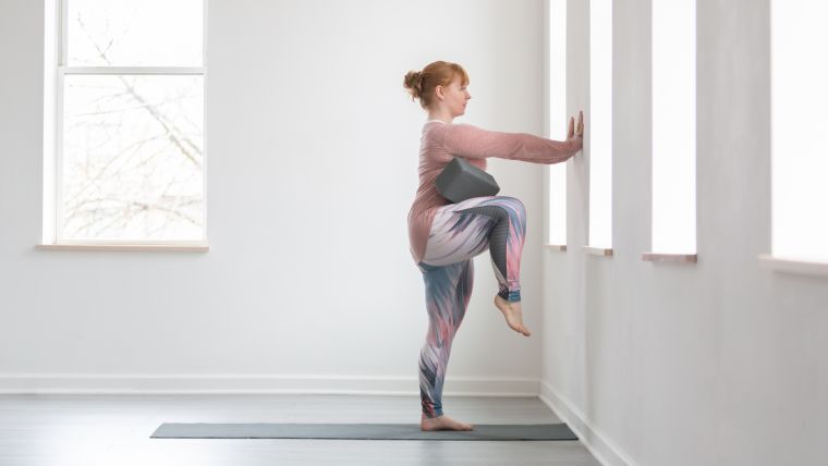 yoga-sequence-for-crow-pose