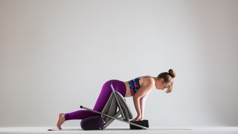 mayurasana-variation-prep