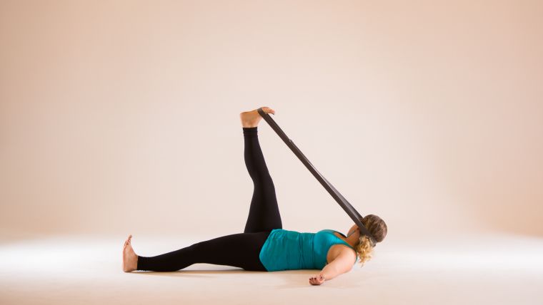 yoga-strap-uses-hammock-for-neck